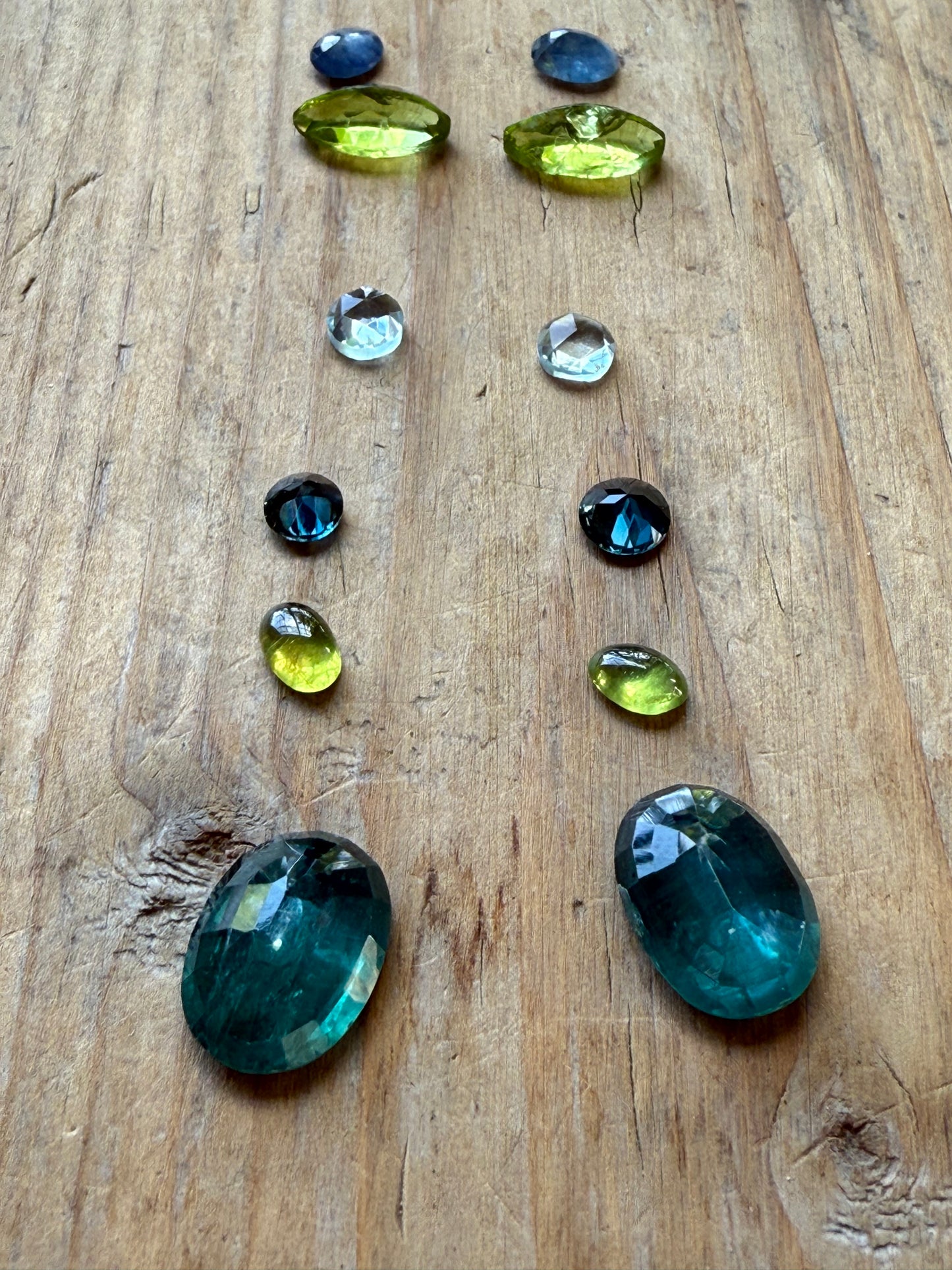 Gemstone Collection 500: Kyanite faceted, Peridot, Aquamarine, Blue Sapphire, London Blue Topaz - 22 CT