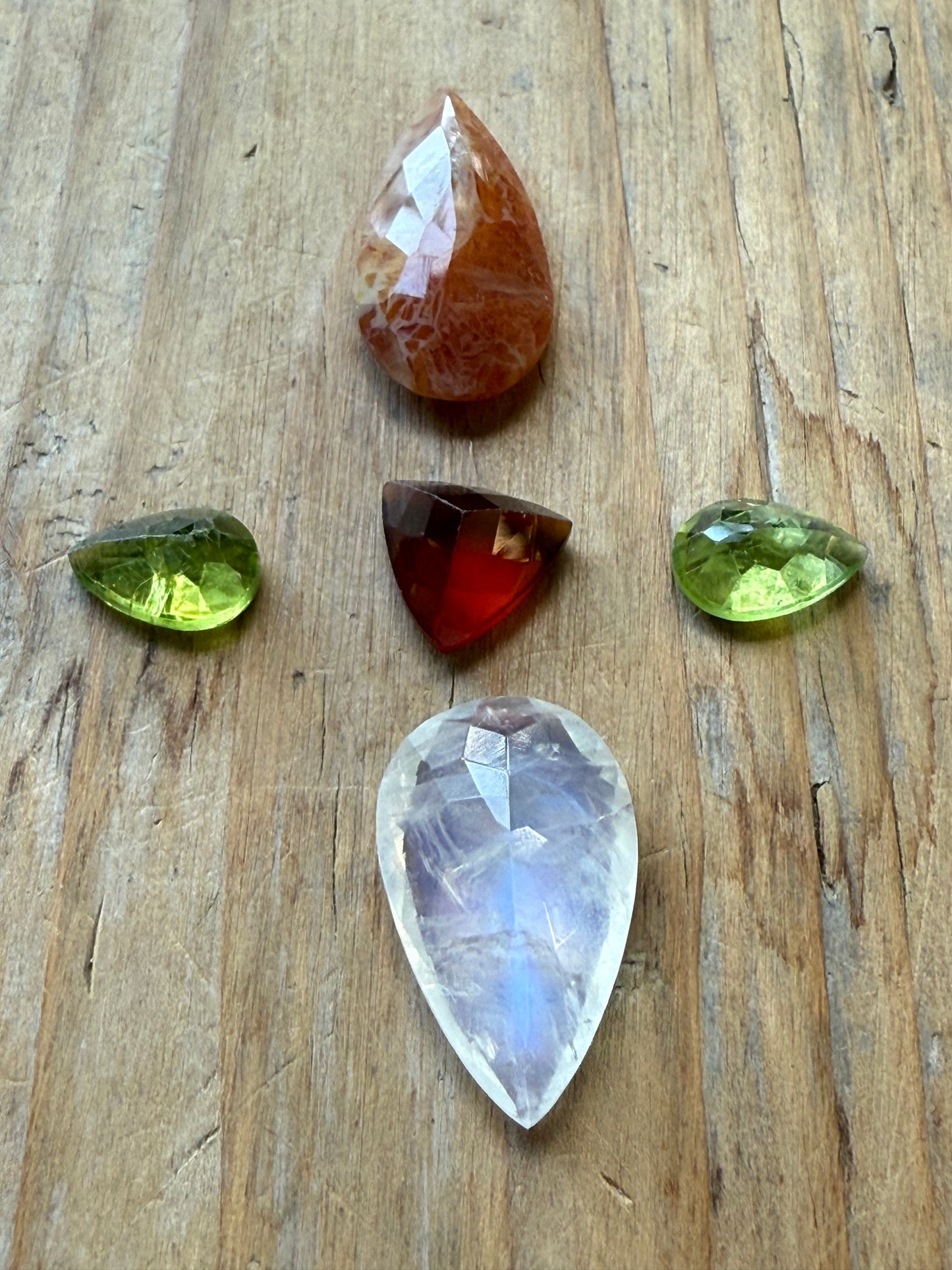 Gemstone Collection 507: Moonstone, Red Inclusion Quartz, Peridot, Hessonite - 29 CT