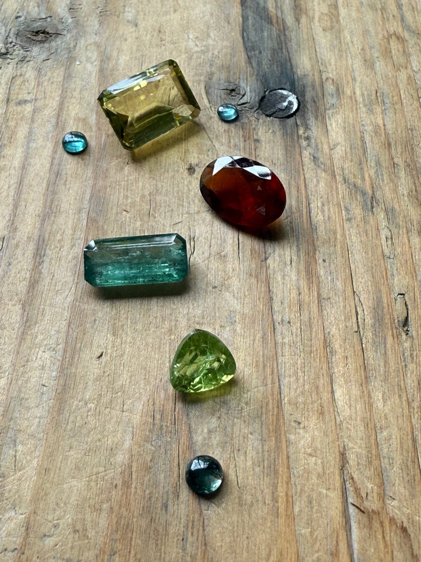 Gemstone Collection 552: Lemon Quartz, Kyanite, Hessonite, Peridot - 22 CT