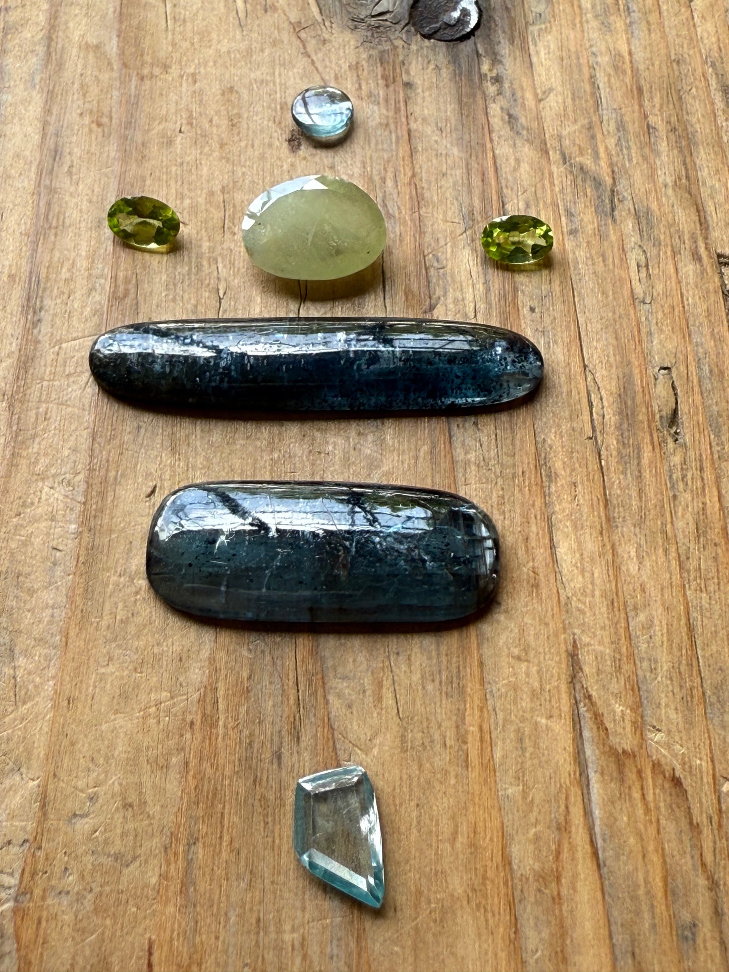 Gemstone Collection 561: Kyanite, Blue Zircon, Peridot, Grossular Green - 28 CT