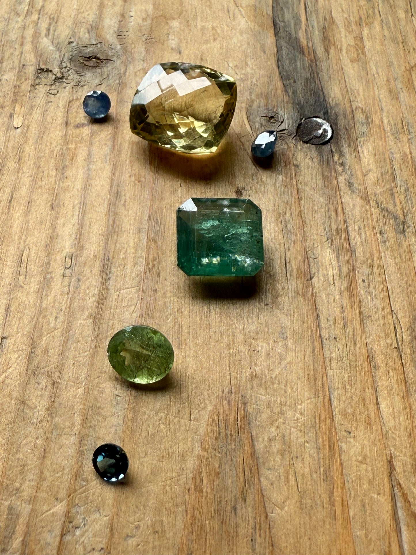 Gemstone Collection 563: Lemon Quartz, Kyanite, Blue Sapphire, Blue Topaz, Peridot - 39 CT