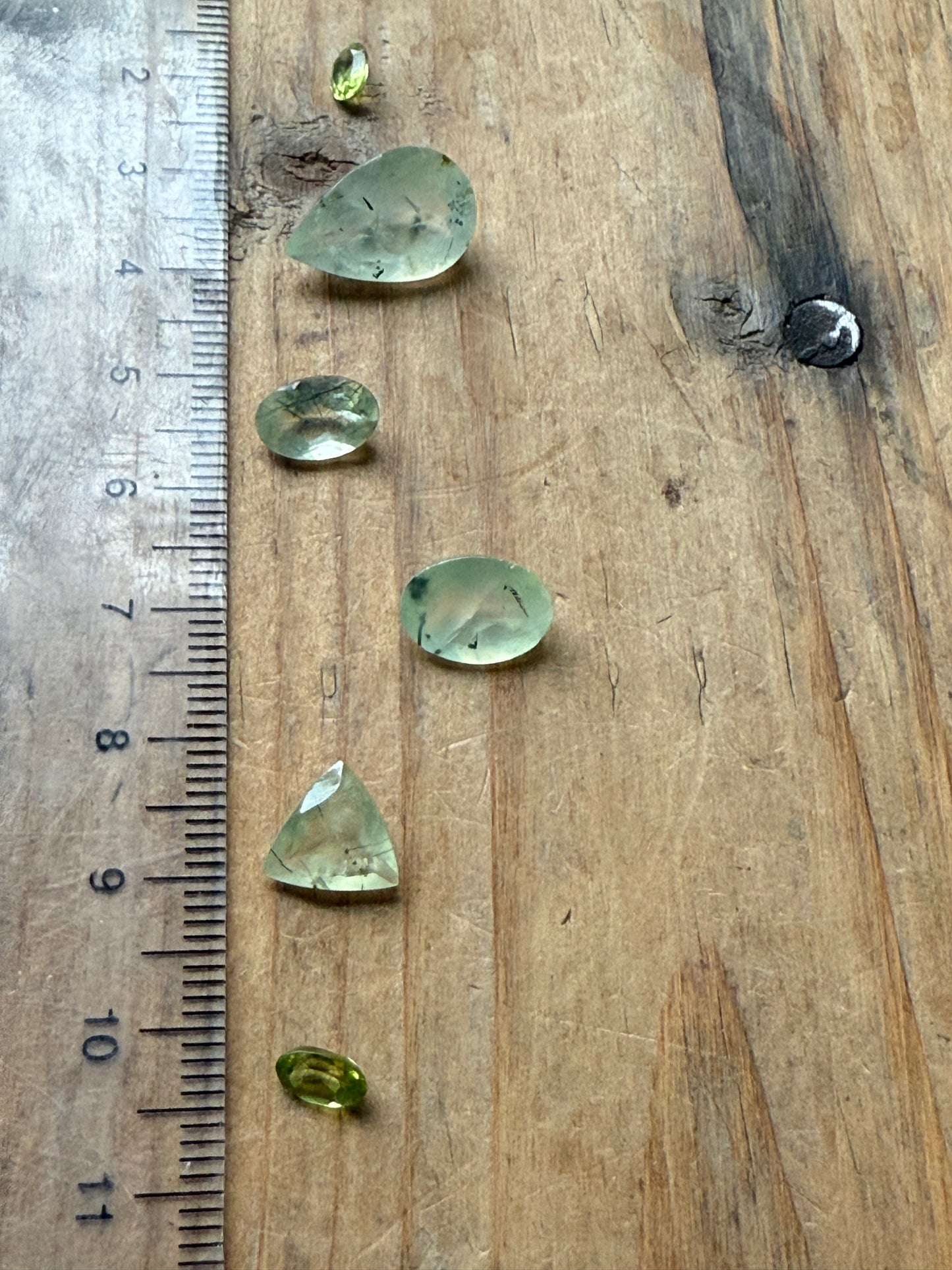 Gemstone Collection 591: Prehnite, Peridot - 14 CT