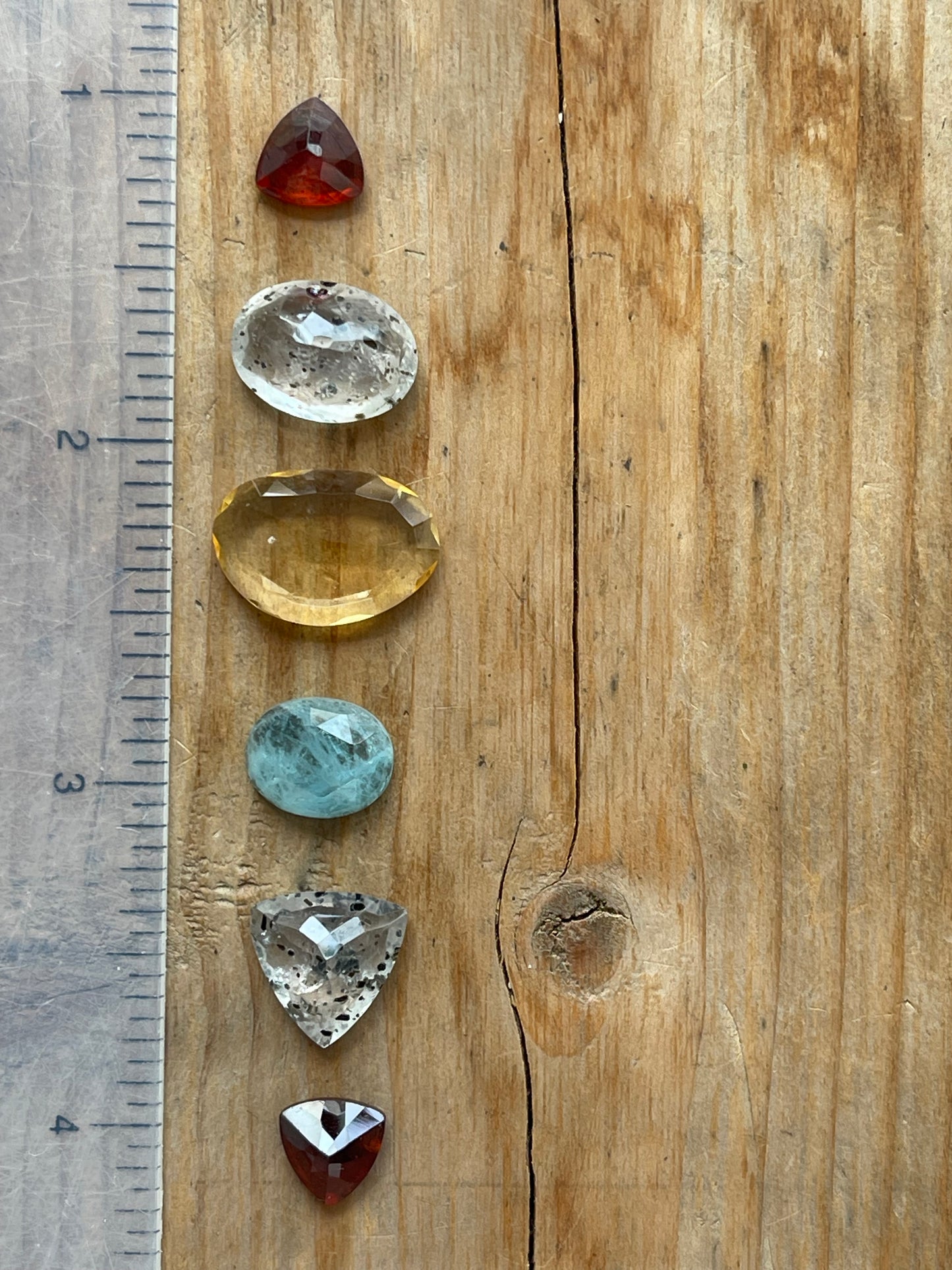 Gemstone Collection 55: Speckled Agate, Aquamarine, Hessonite, Citrine - 21CT