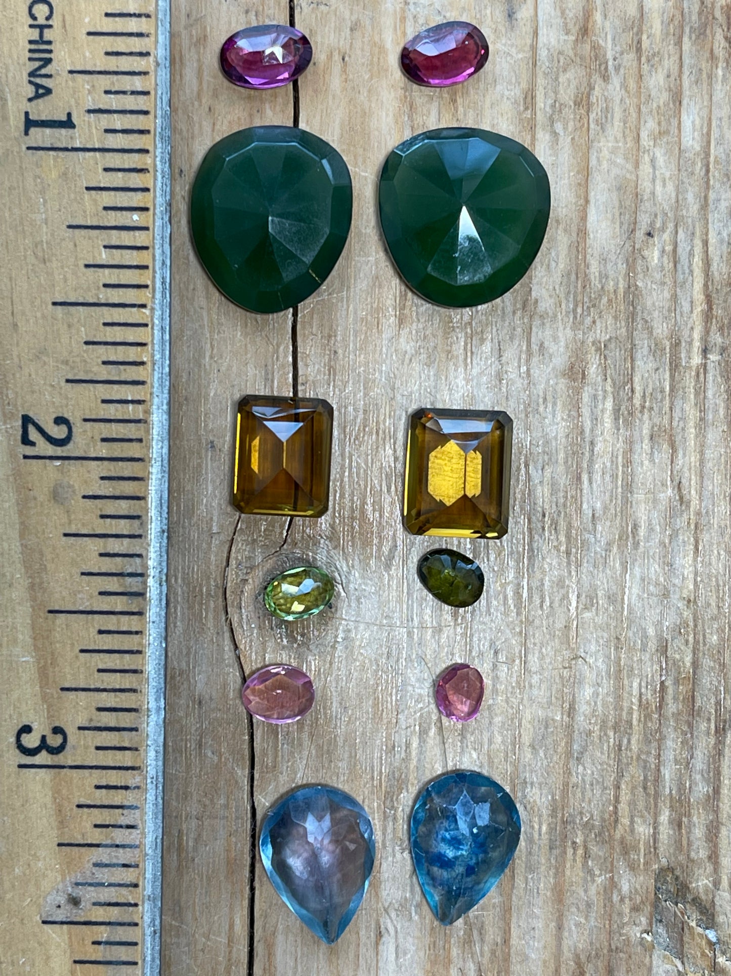 GEMSTONE COLLECTION 654: PERIDOT, HONEY QUARTZ, RAINBOW TOURMALINE, RHODOLITE GARNET, FLUORITE, VASONITE - 34CT
