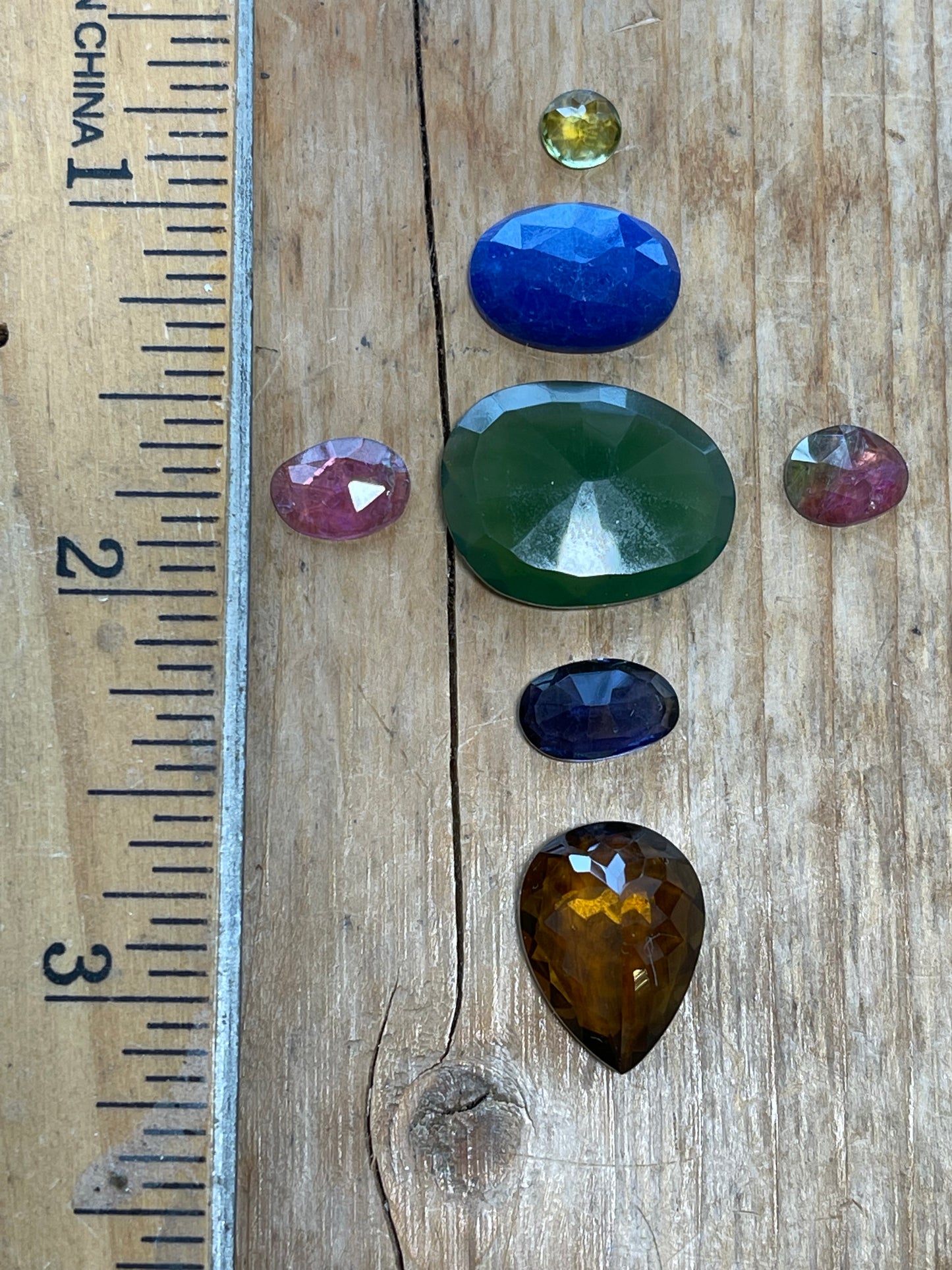 GEMSTONE COLLECTION 655: VASONITE, IOLITE, PERIDOT, HONEY QUARTZ, LAPIS LAZULI, RAINBOW TOURMALINE - 23CT