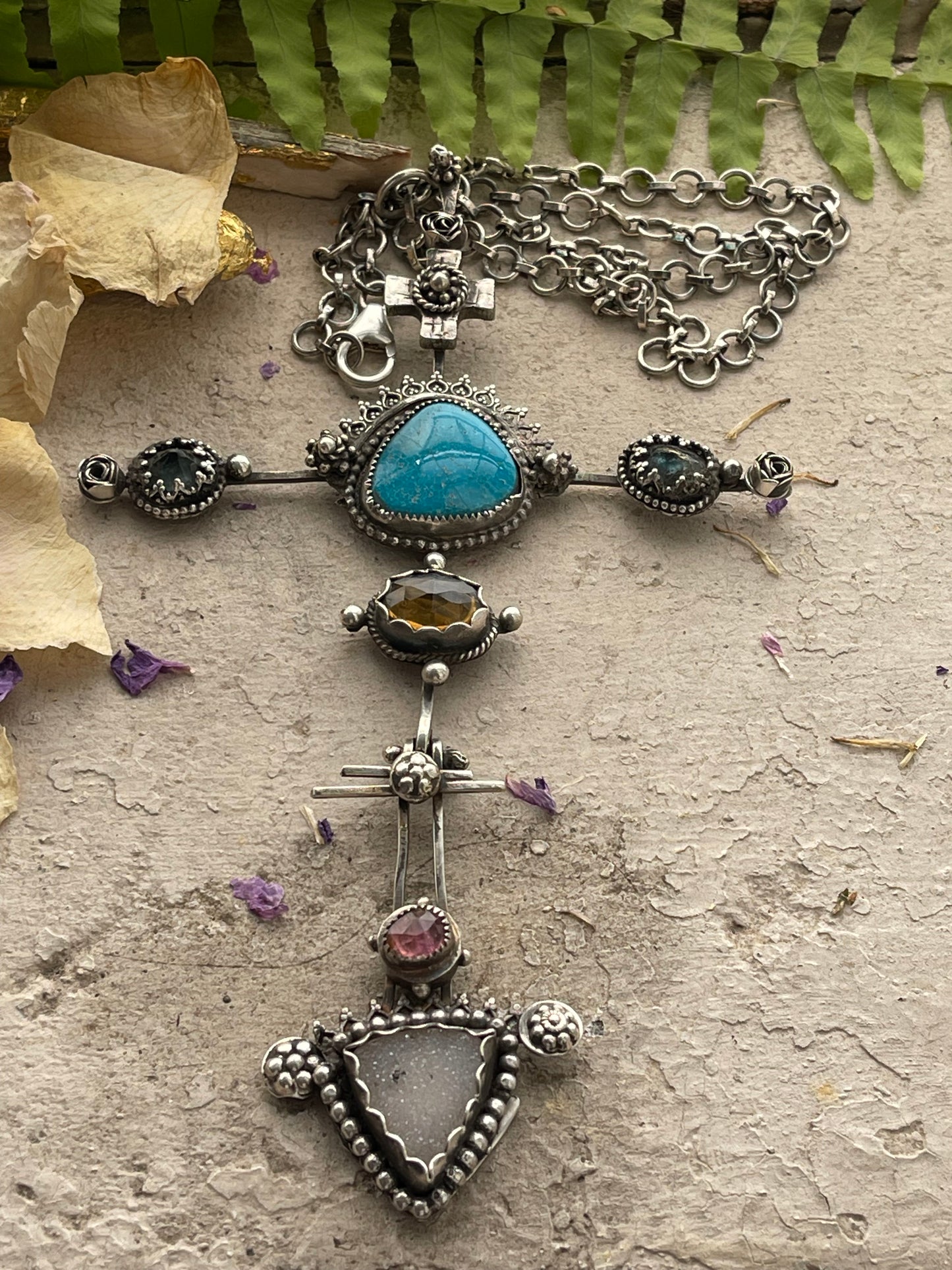 NECKLACE 06 : POWER PIECE