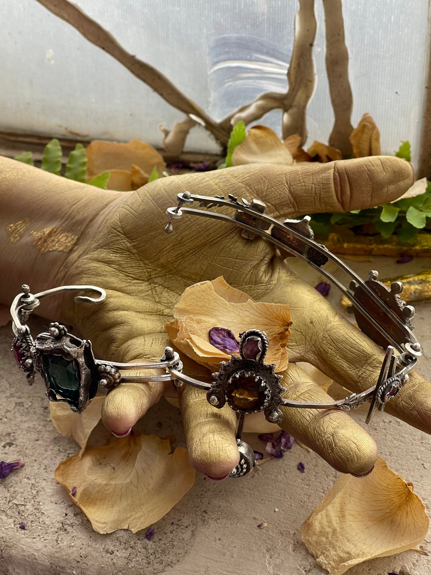 NECKLACE 15 : SYMBOLIC CHOKER