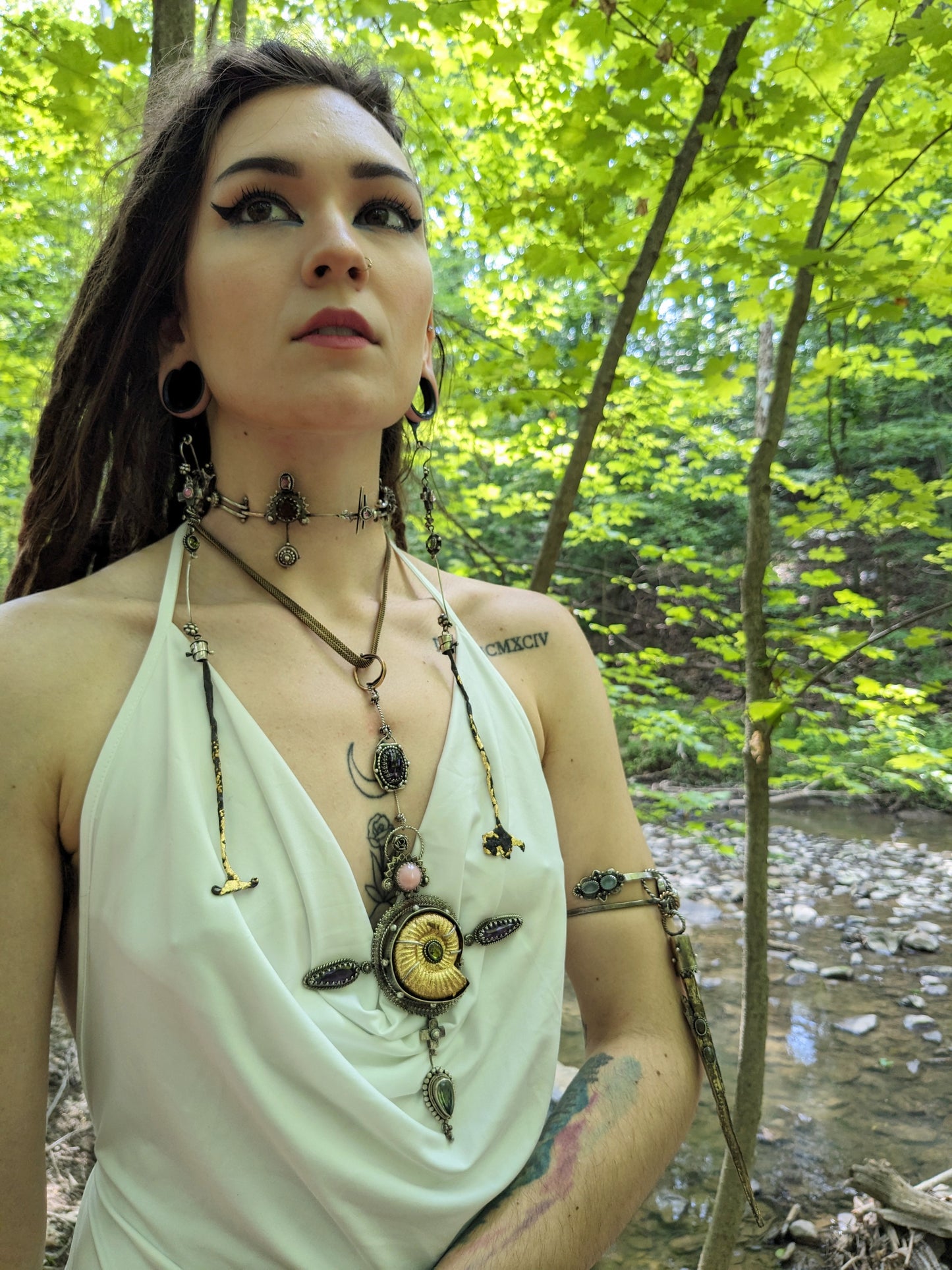 NECKLACE 15 : SYMBOLIC CHOKER