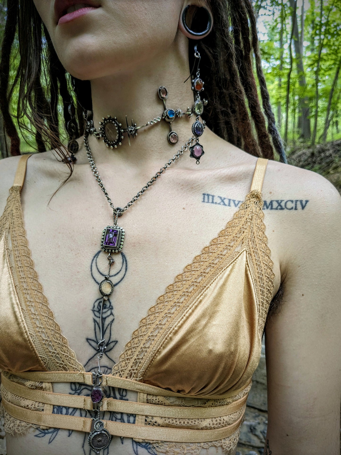 NECKLACE 16 : OBJECTS CHOKER