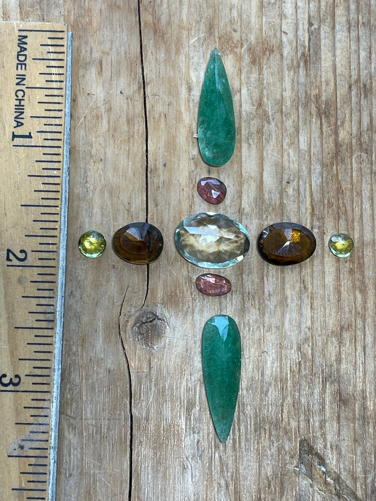 GEMSTONE COLLECTION 657: GREEN AMETHYST, HONEY QUARTZ, PERIDOT, RAINBOW TOURMALINE, GREEN ONYX - 27CT