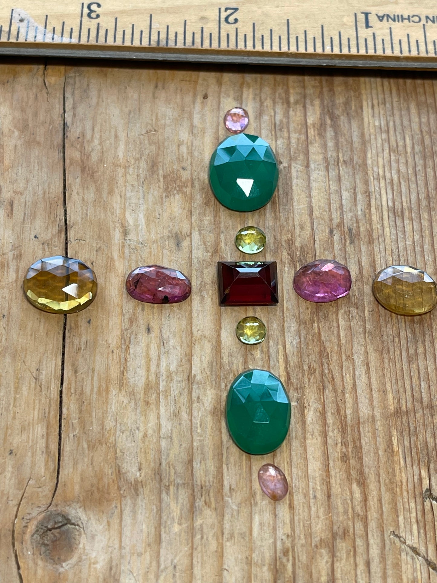 GEMSTONE COLLECTION 669: GREEN ONYX, CITRINE, RAINBOW TOURMALINE, RHODOLITE GARNET, PERIDOT - 25CT