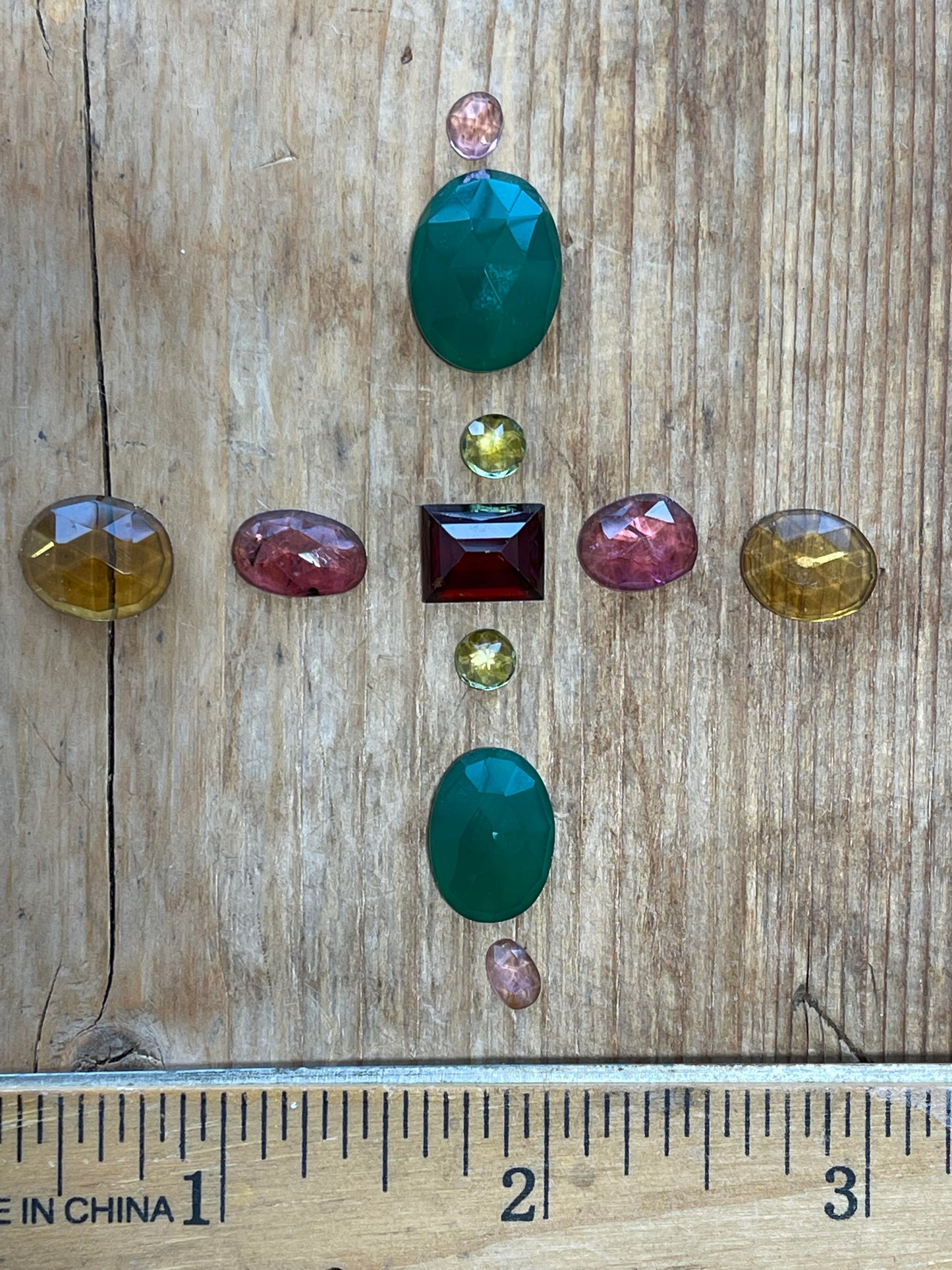 GEMSTONE COLLECTION 669: GREEN ONYX, CITRINE, RAINBOW TOURMALINE, RHODOLITE GARNET, PERIDOT - 25CT