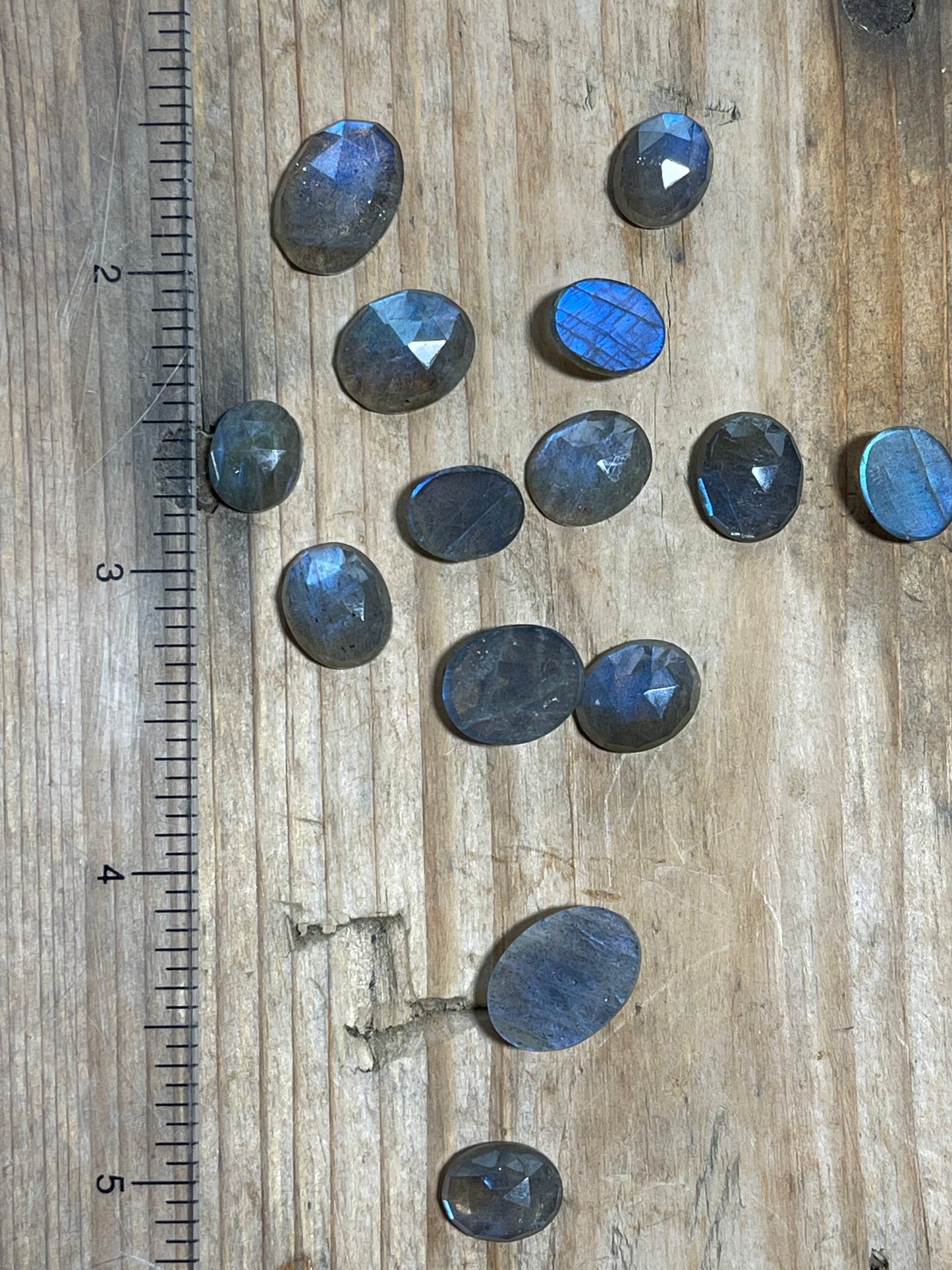 Gemstone Collection 536 - Labradorite 39CT