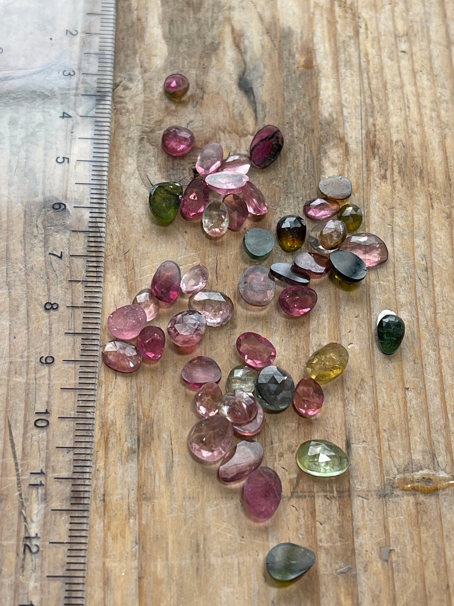SMALL RAINBOW TOURMALINE - 30CT (G581)