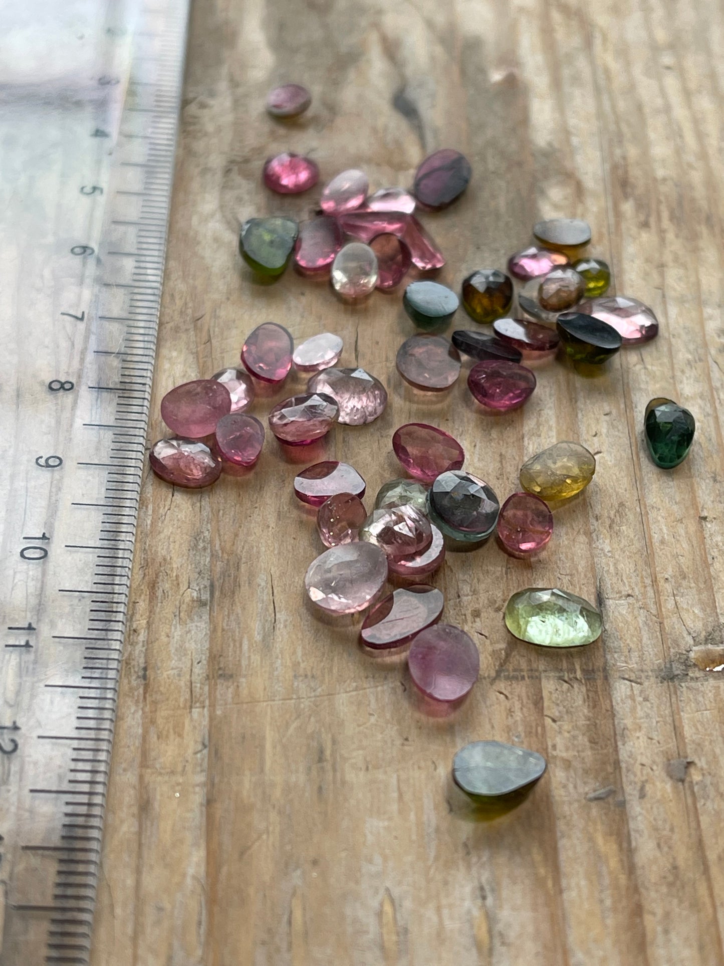 SMALL RAINBOW TOURMALINE - 30CT (G581)
