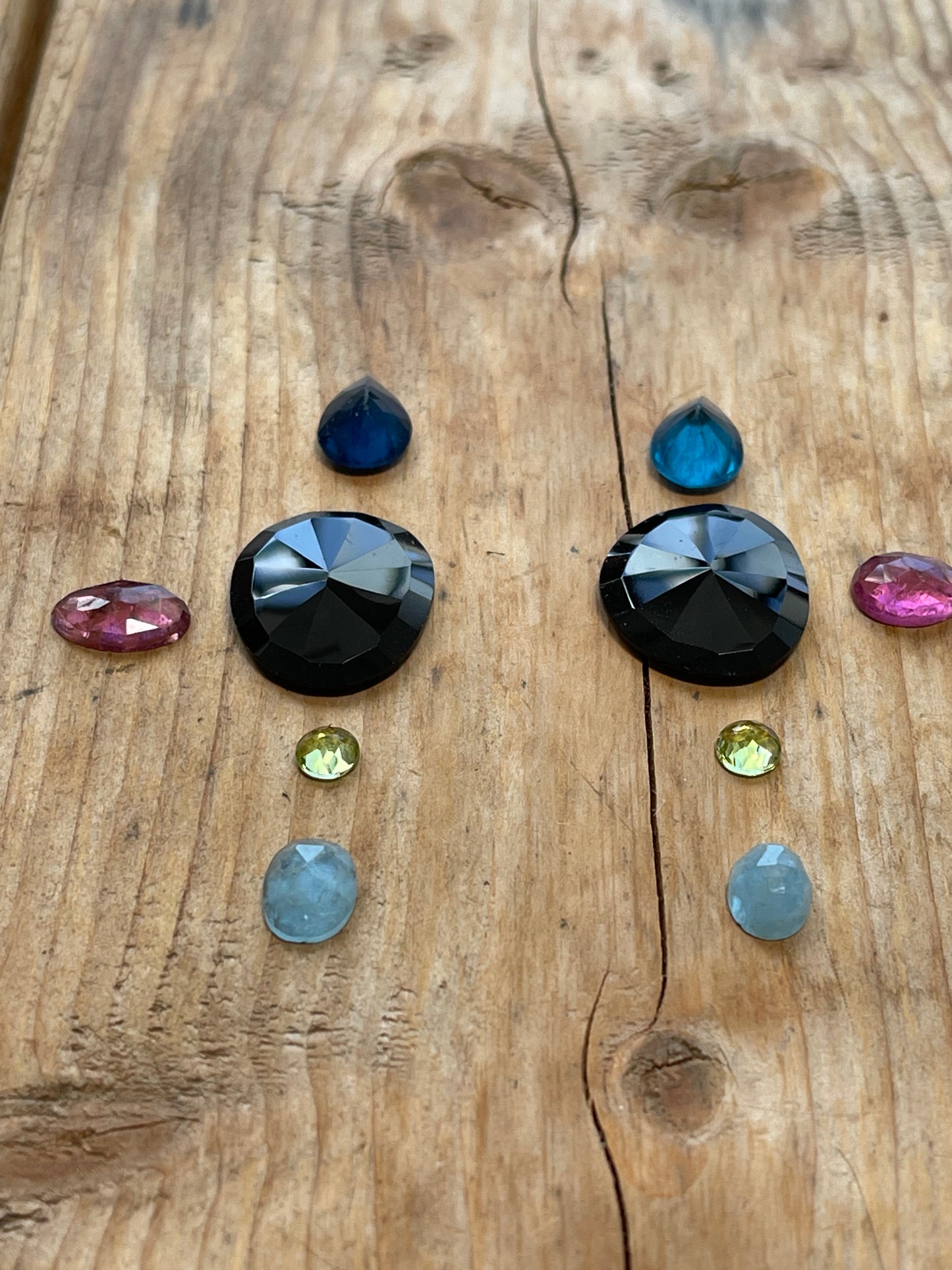 Gemstone Collection 641 - Black Onyx, Fluorite, Peridot, Aquamarine, Rainbow Tourmaline - 36CT