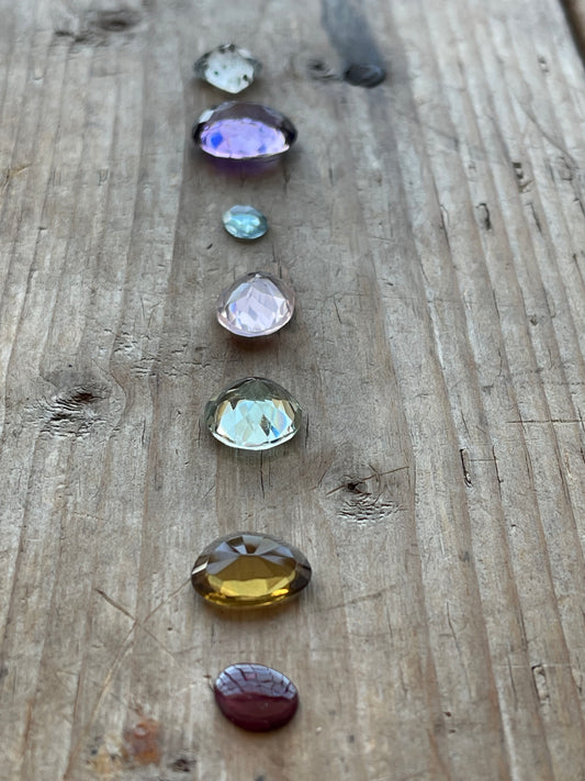 Gemstone Collection 03: Chakra Stone - Amethyst, Lemon Quartz, Rose Quartz, Honey Quartz, Speckled Quartz, Aquamarine, Rainbow Tourmaline (30CT)