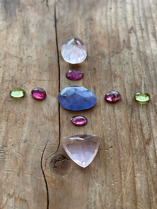 Gemstone Collection 09: Rose Quartz, Moonstone, Rainbow Tourmaline, Peridot (22CT)