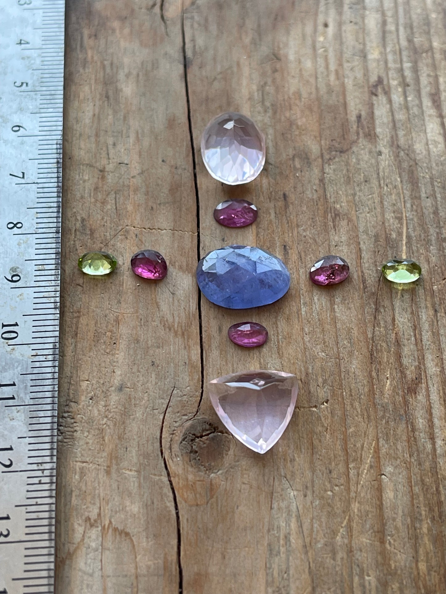 Gemstone Collection 09: Rose Quartz, Moonstone, Rainbow Tourmaline, Peridot (22CT)