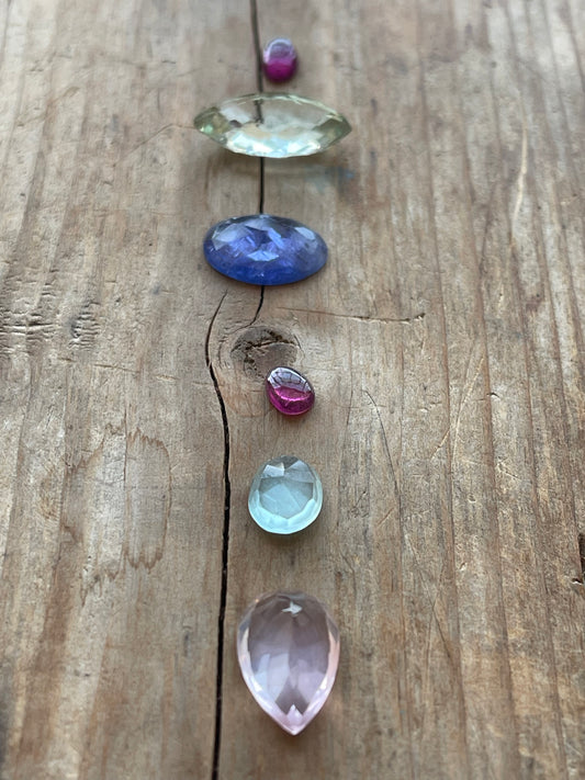 Gemstone Collection 10: Rose Quartz, Moonstone, Peridot, Rainbow Tourmaline, Green Amethyst, Aquamarine (20CT)