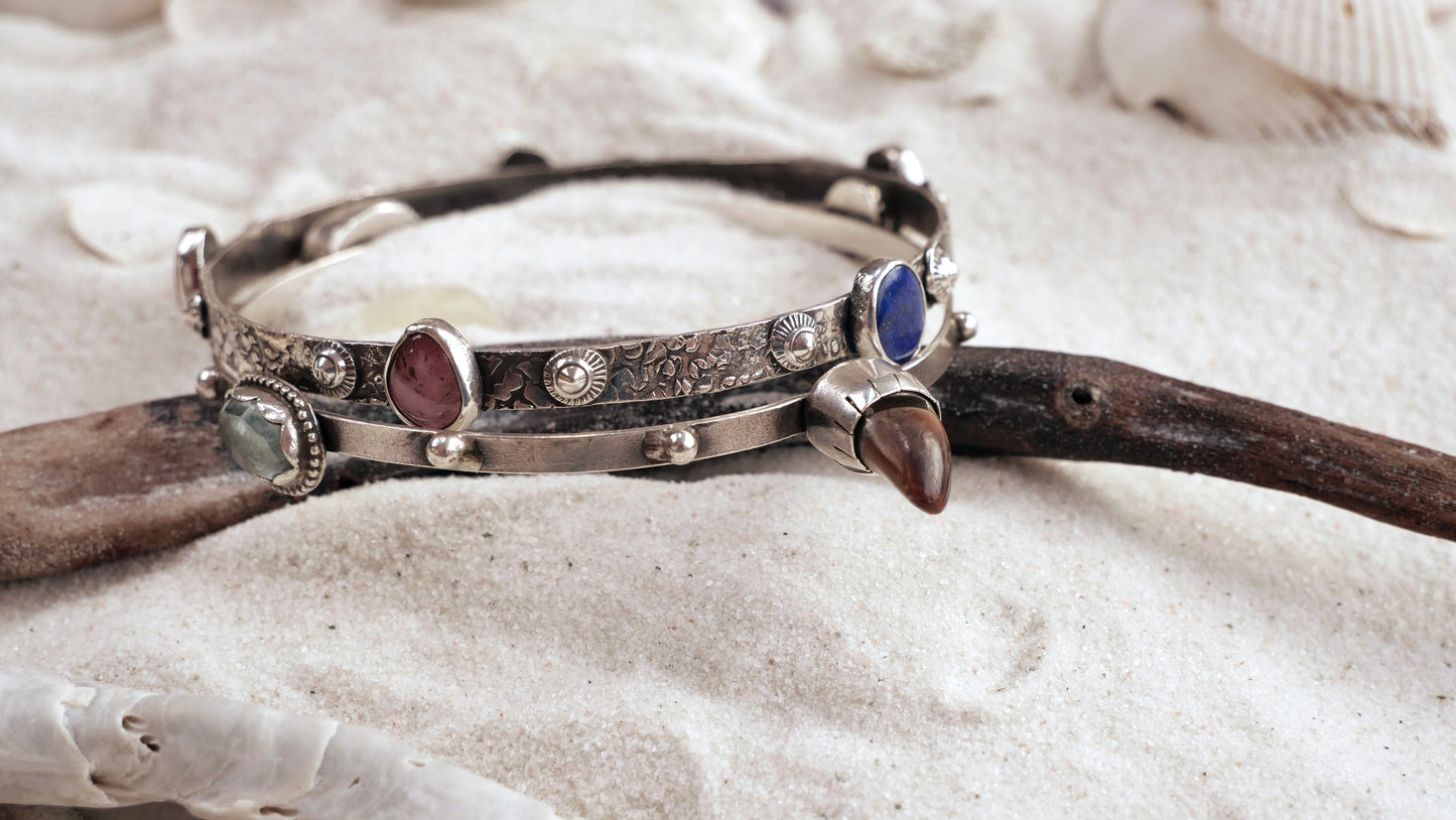 BRACELET 17: BANGLE WITH LAPIS LAZULI, RAINBOW TOURMALINE, HESSONITE, SLICE WALRUS TOOTH AND BONE