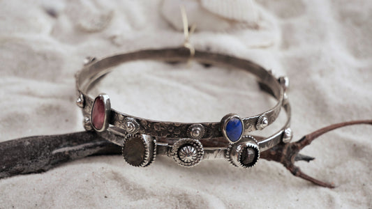 BRACELET 18: BANGLE WITH LAPIS LAZULI, RAINBOW TOURMALINE, QUARTZ