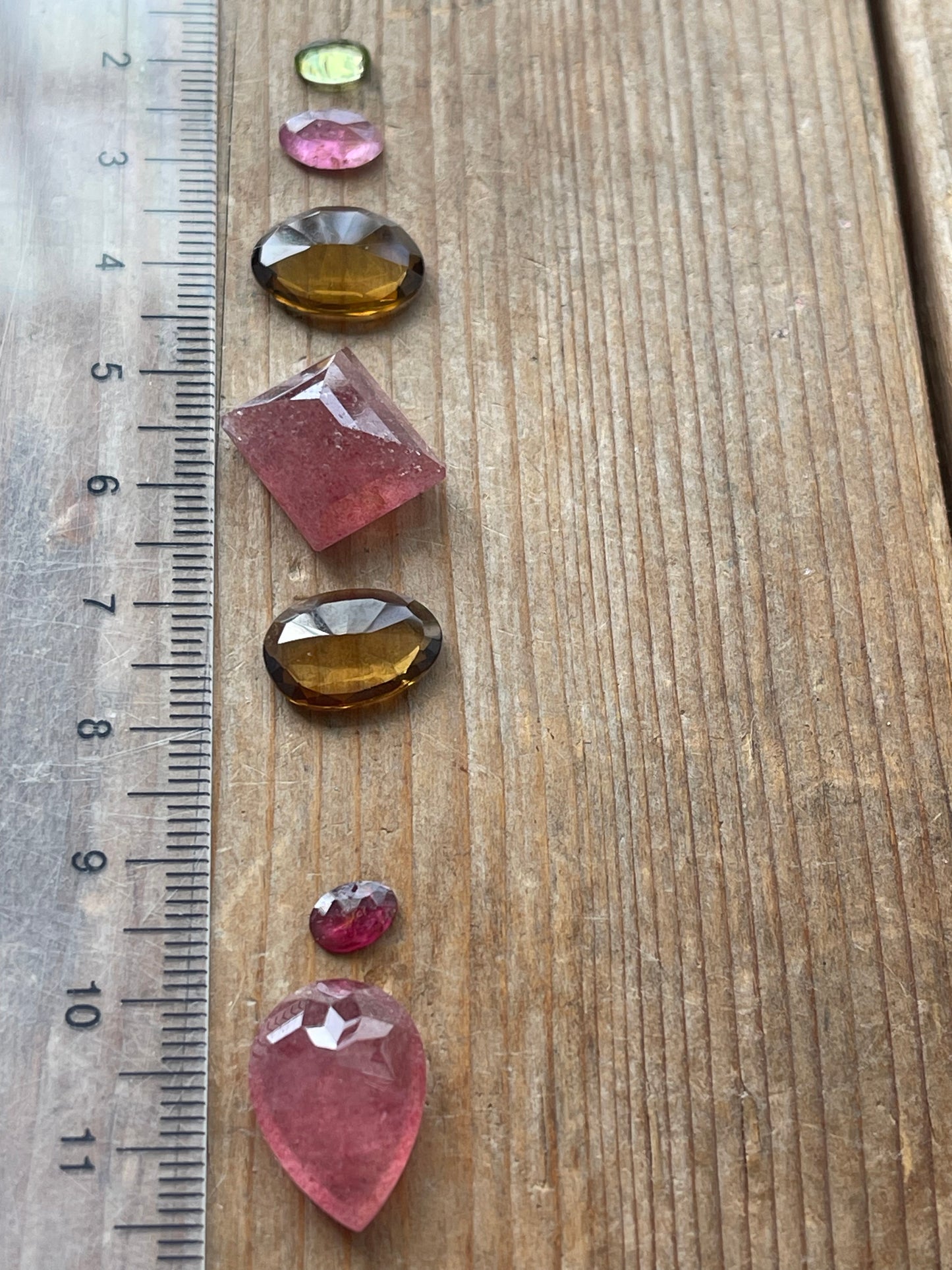 Gemstone Collection 190: Cherry Quartz, Honey Quartz, Peridot (24 CT)