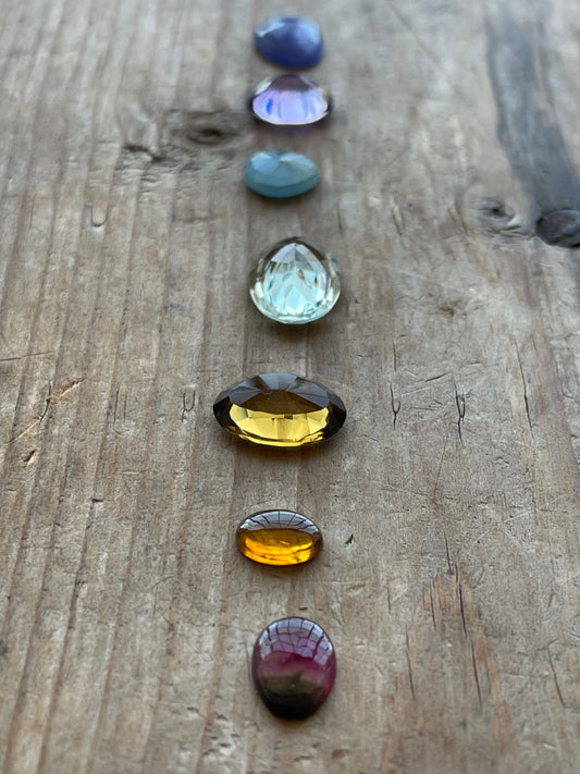 Gemstone Collection 02: Chakra Stone - Moonstone, Aquamarine, Amethyst, Honey Quartz, Green Amethyst, Rainbow Tourmaline (18CT)