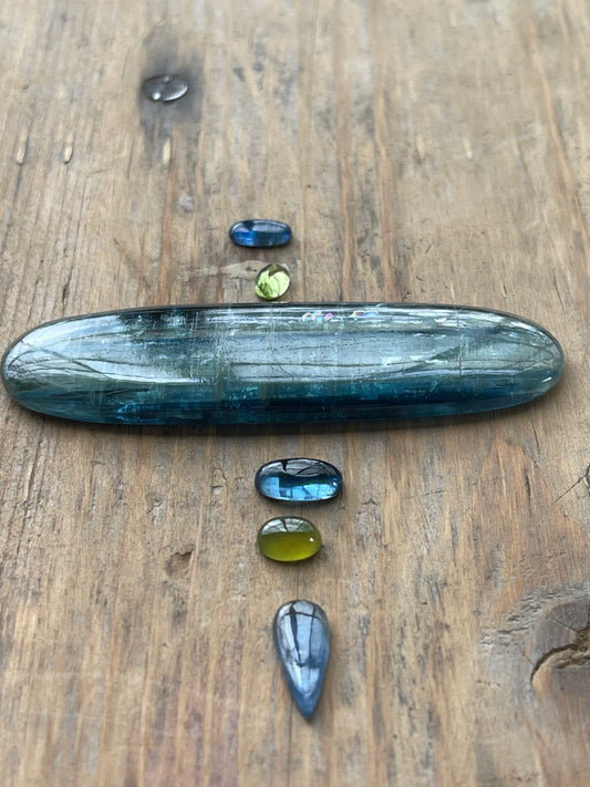 Gemstone Collection 301: Kyanite, Garnet Grossular, Prehnite - 93CT
