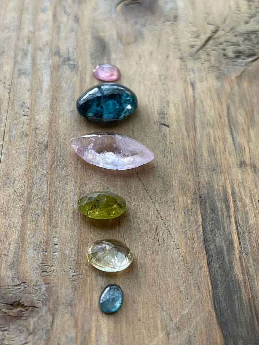 Gemstone Collection 317: Milky Kyanite, Garnet Grossular, Morgante, Rainbow Tourmaline - 19CT