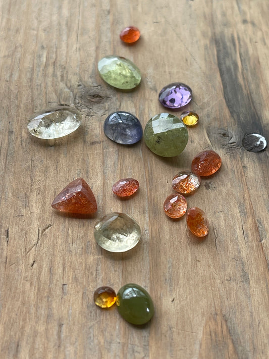 Gemstone Collection 331: Sunstone, Garnet Grossular, Prehnite, Scapolite, Iolite, Vesuvianite, Amethyst, Brandy Citrine - 44CT