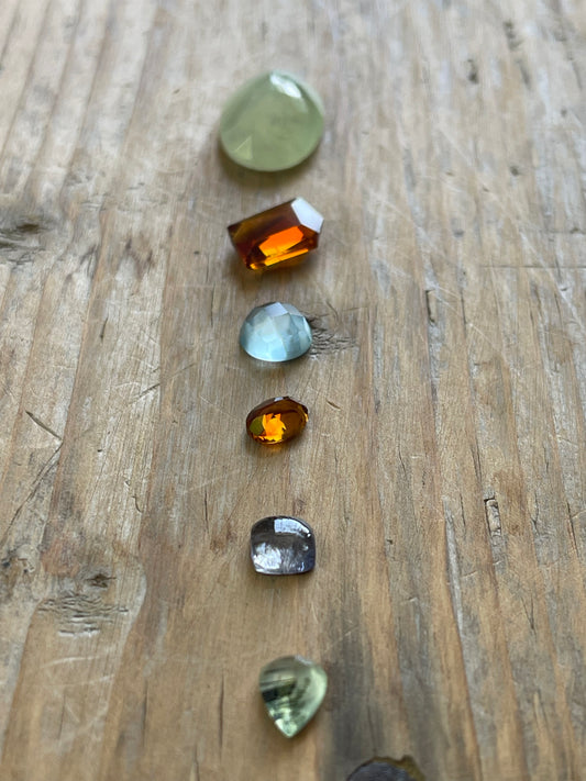 Gemstone Collection 425: Prehnite, Fancy Citrine, Citrine, Iolite, Blue Topaz - 23 CT