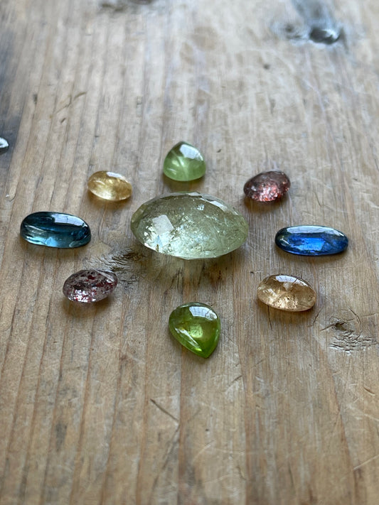 Gemstone Collection 476: Rainbow Tourmaline, Kyanite, Blue Zircon, Iolite, Peridot - 28 CT