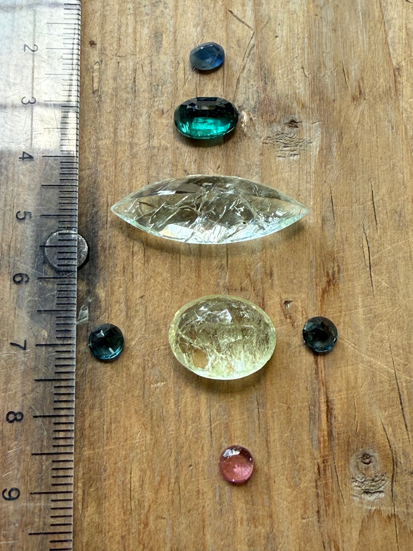 Gemstone Collection 501 - Mixed Beryl, Fluorite, Kyanite, Blue Sapphire - 33 CT