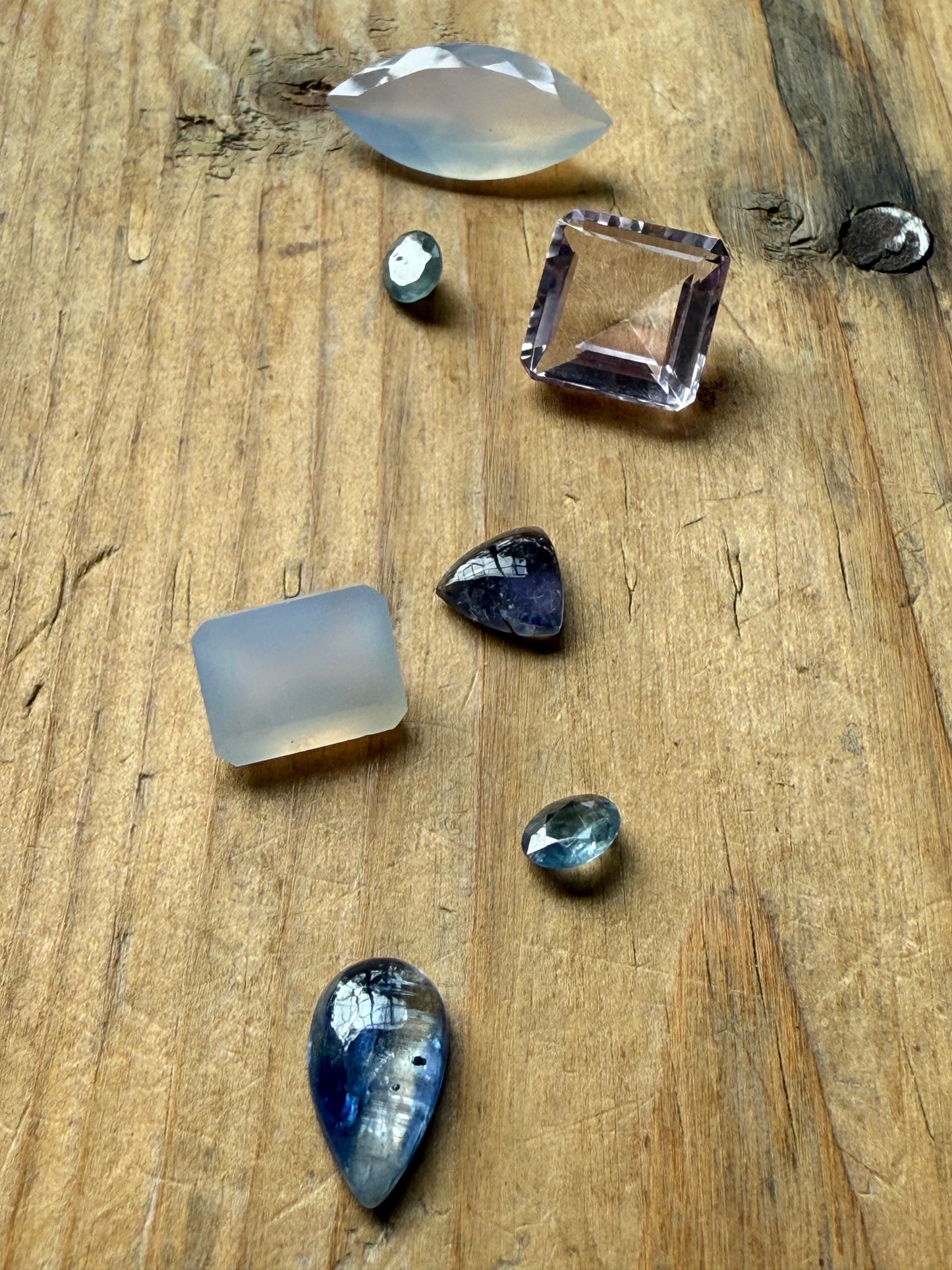 Gemstone Collection 559: Pink Amethyst, Moonstone, Blue Sapphire, Kyanite, Iolite - 24 CT