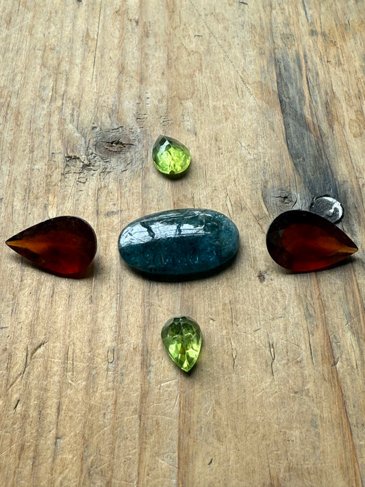 Gemstone Collection 571: Kyanite, Hessonite, Peridot - 34 CT