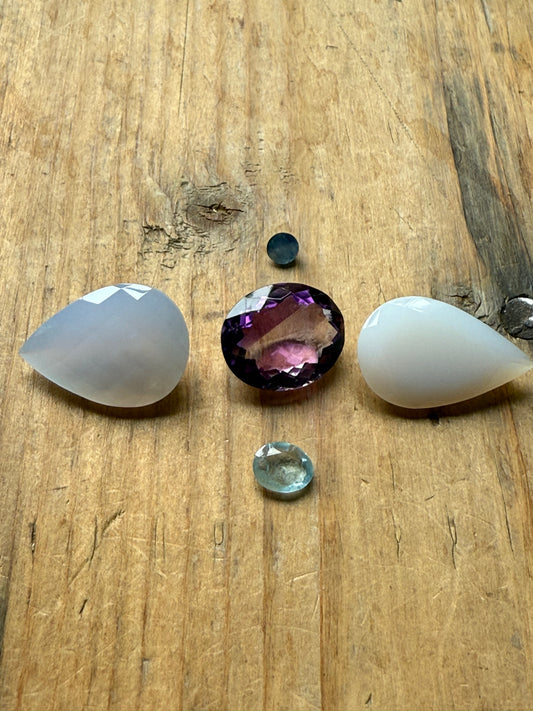 Gemstone Collection 576: Moonstone, Chalcedony, Amethyst, Aquamarine, Blue Topaz - 35 CT