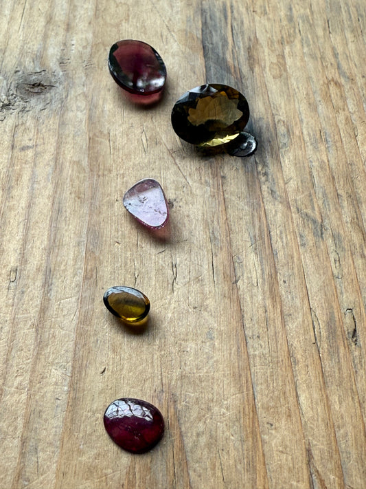 Gemstone Collection 580: Honey Quartz, Hessonite, Rainbow Tourmaline - 21 CT