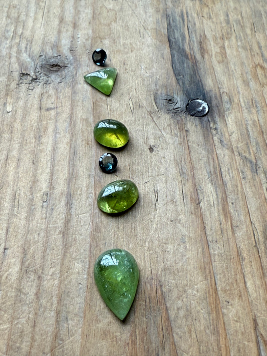 Gemstone Collection 582: Green Kyanite, Blue Topaz - 17 CT