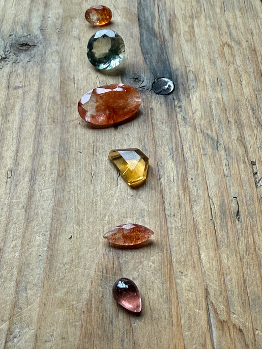 Gemstone Collection 585: Green Amethyst, Red Inclusion Quartz, Fancy Citrine, Sunstone - 19 CT