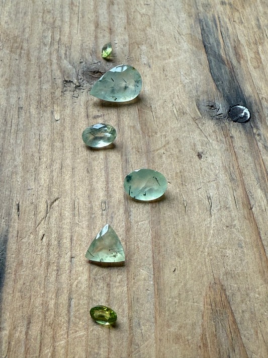 Gemstone Collection 591: Prehnite, Peridot - 14 CT