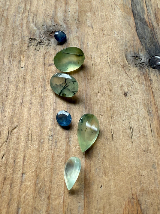 Gemstone Collection 592: Prehnite, Blue Sapphire - 15 CT