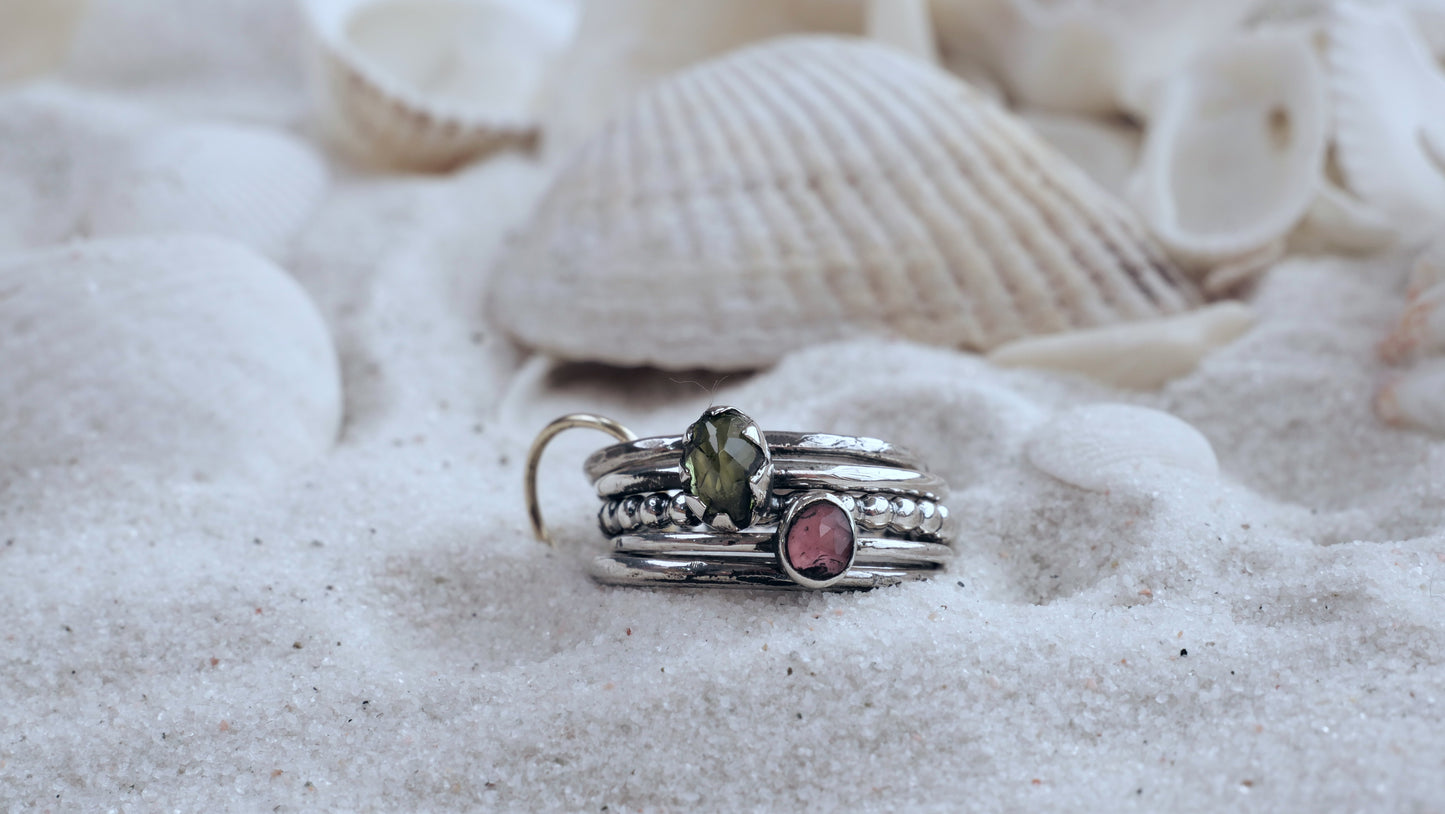 RING 64: 4 STERLING SILVER STACKED RINGS WITH HALLOW FORM CIRCLES AND RAINBOW TOURMALINE, PERIDOT