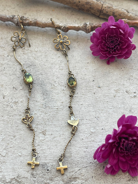 EARRING 86: BRONZE SHORT WITH PERIDOT, FLOWER TOP AND CROSS BOTTOM