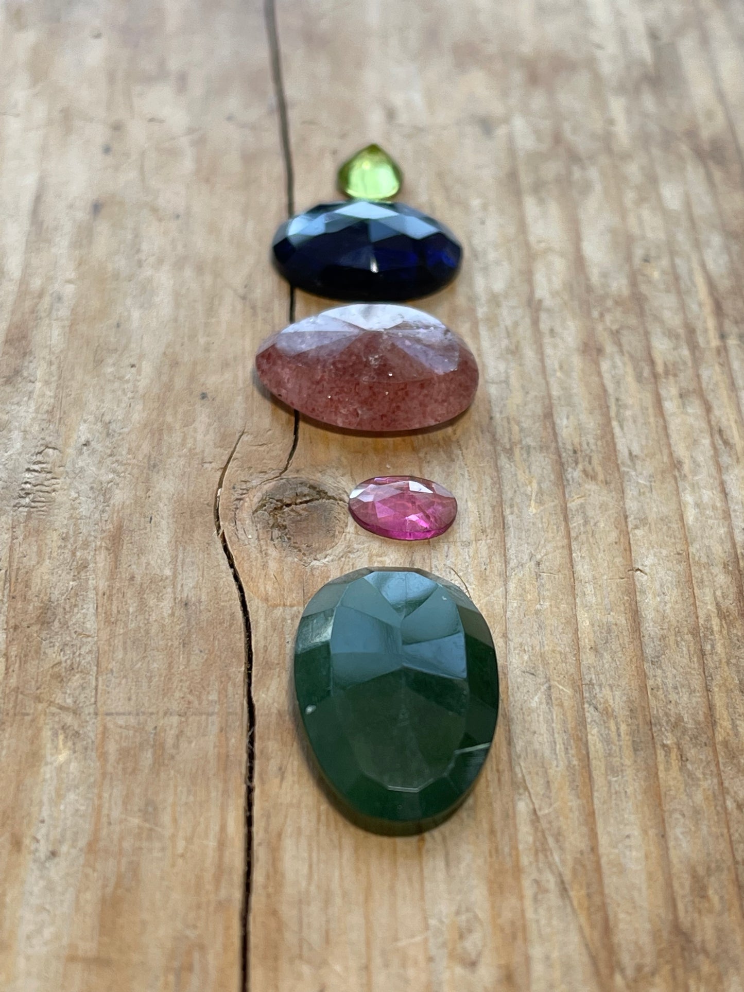 GEMSTONE COLLECTION 668: CHERRY QUARTZ, PERIDOT, RAINBOW TOURMALINE, VASONITE, KYANITE - 25CT