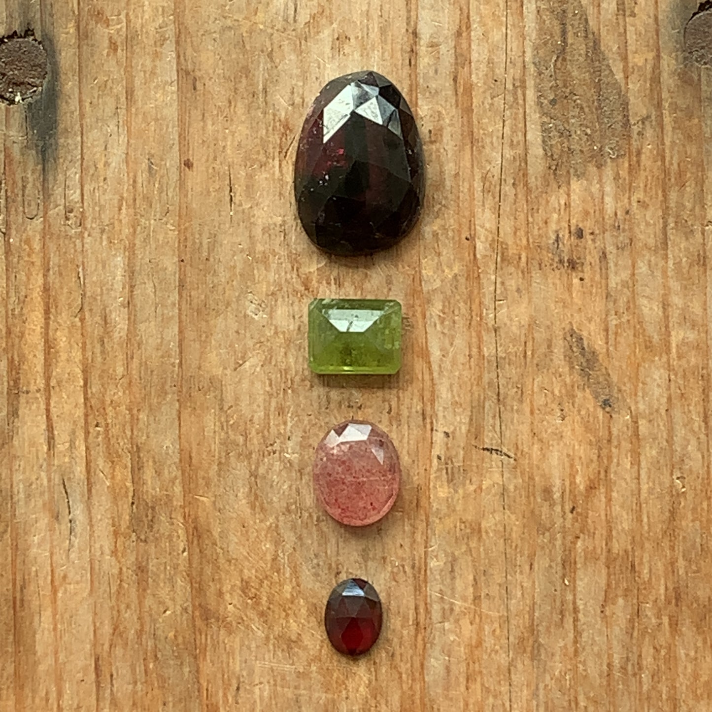 Gemstone Collection 330 - Rhodolite Garnet, Vasonite, Cherry Quartz, Hessonite 19CT (G00330)